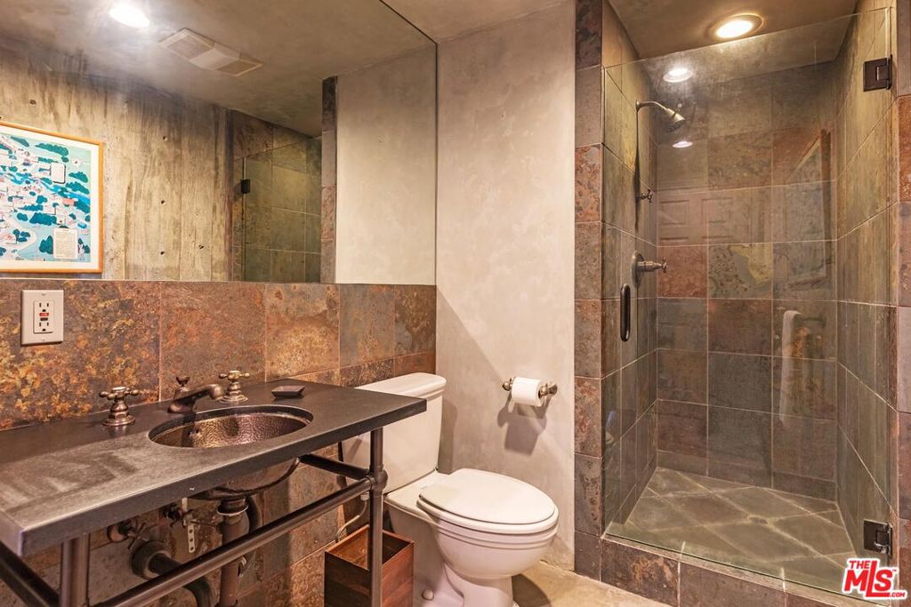 14701 Mulholland Drive Property Photo 44