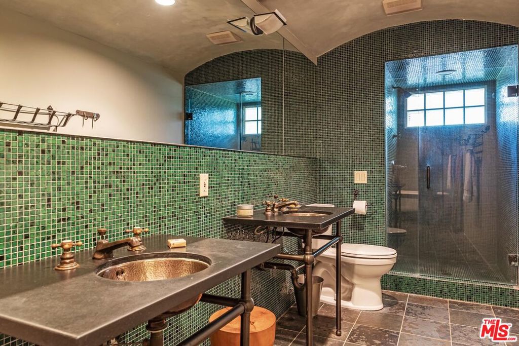 14701 Mulholland Drive Property Photo 46