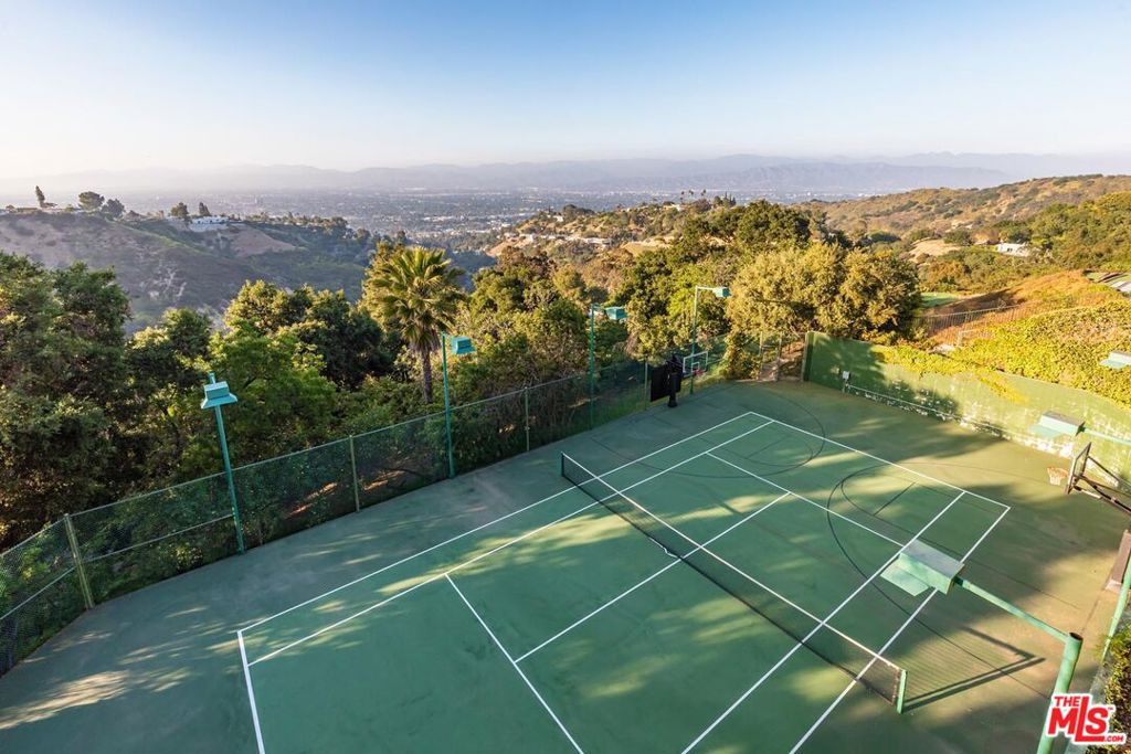14701 Mulholland Drive Property Photo 47