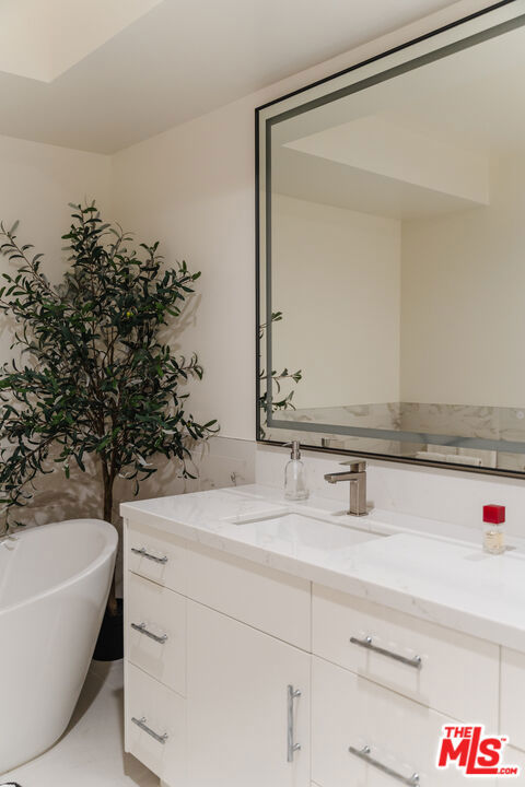 121 N Almont Drive 304 Property Photo 39