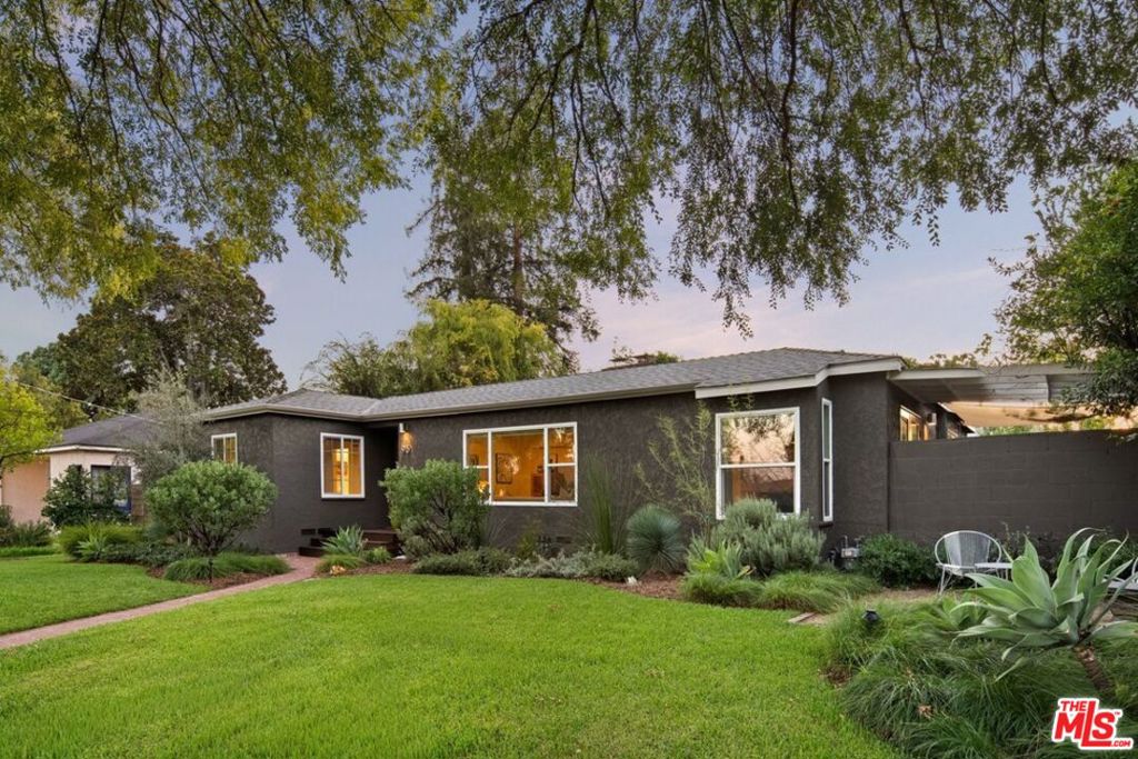 93 S Daisy Avenue Property Photo 2