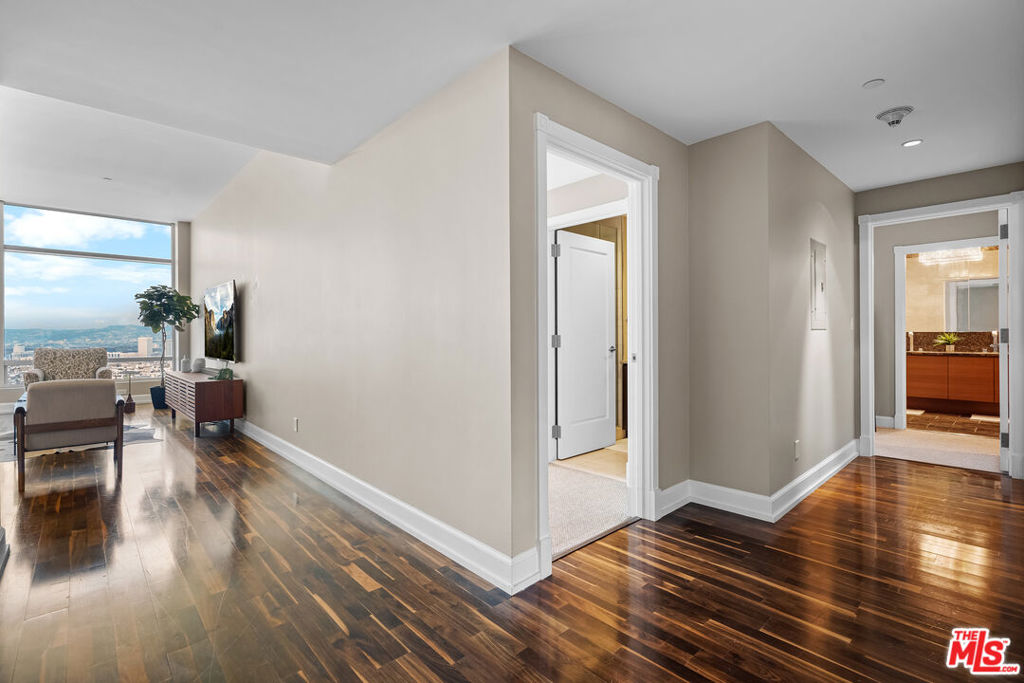 900 W Olympic Boulevard 40d Property Photo 17