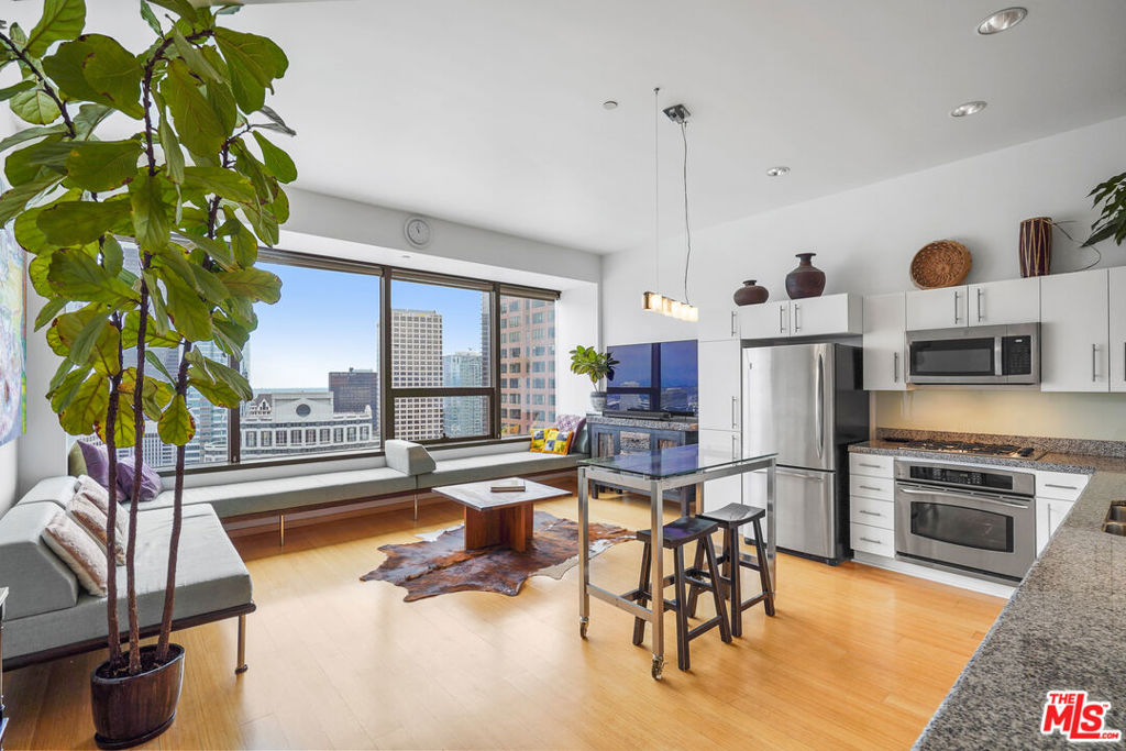1100 Wilshire Boulevard 2610 Property Photo 2