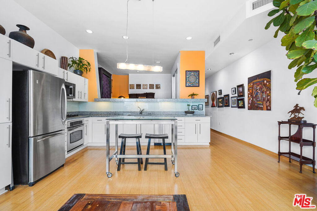 1100 Wilshire Boulevard 2610 Property Photo 8