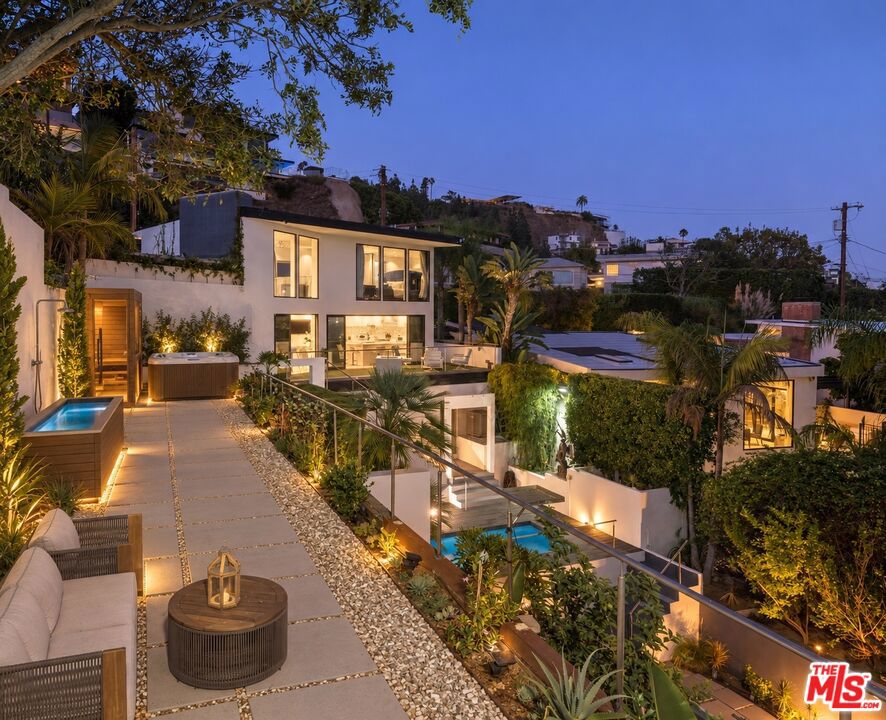 8380 Hollywood Boulevard Property Photo 1