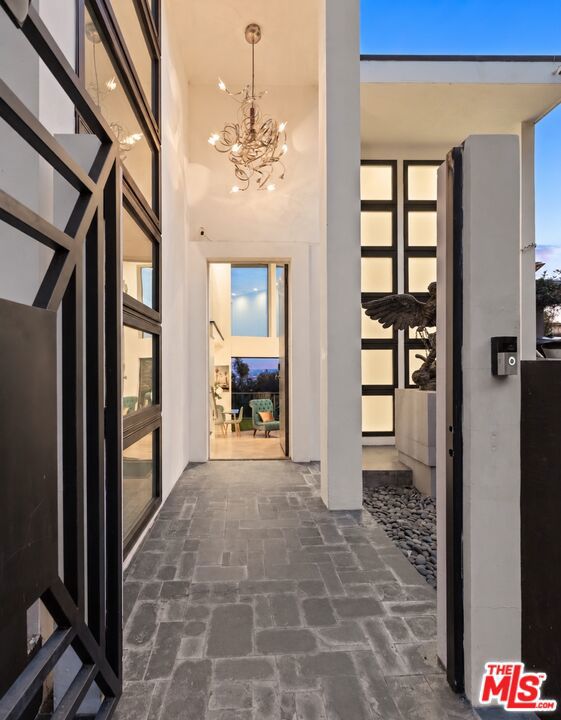 8380 Hollywood Boulevard Property Photo 5
