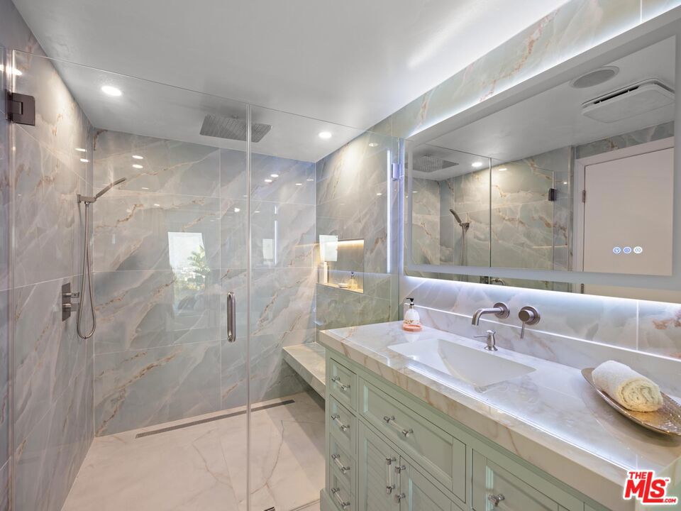 8380 Hollywood Boulevard Property Photo 10