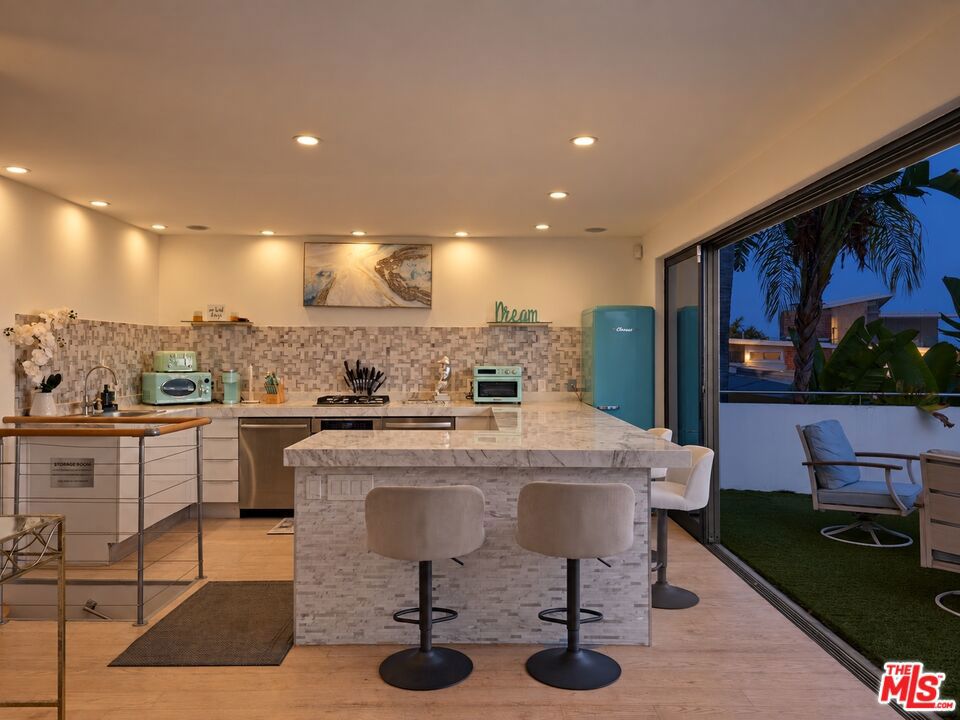 8380 Hollywood Boulevard Property Photo 11