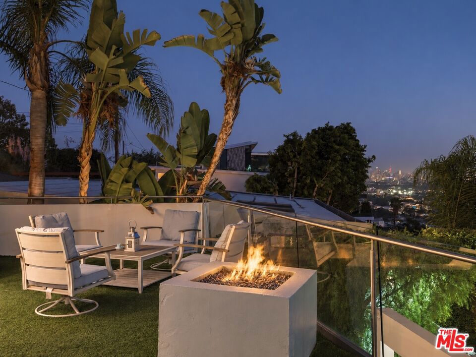 8380 Hollywood Boulevard Property Photo 15