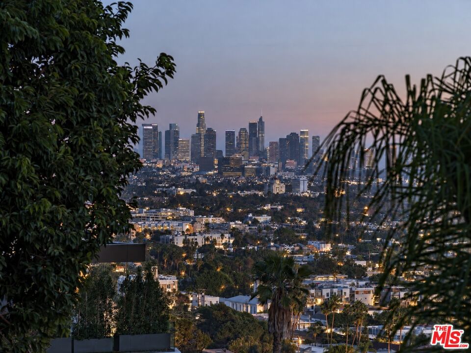 8380 Hollywood Boulevard Property Photo 16