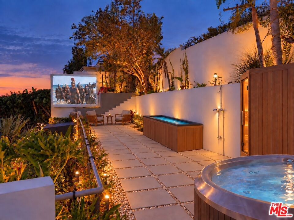 8380 Hollywood Boulevard Property Photo 18