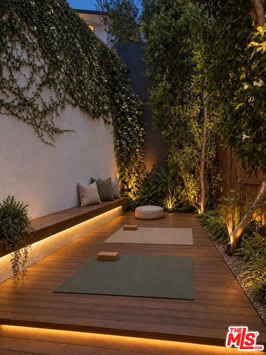 8380 Hollywood Boulevard Property Photo 23