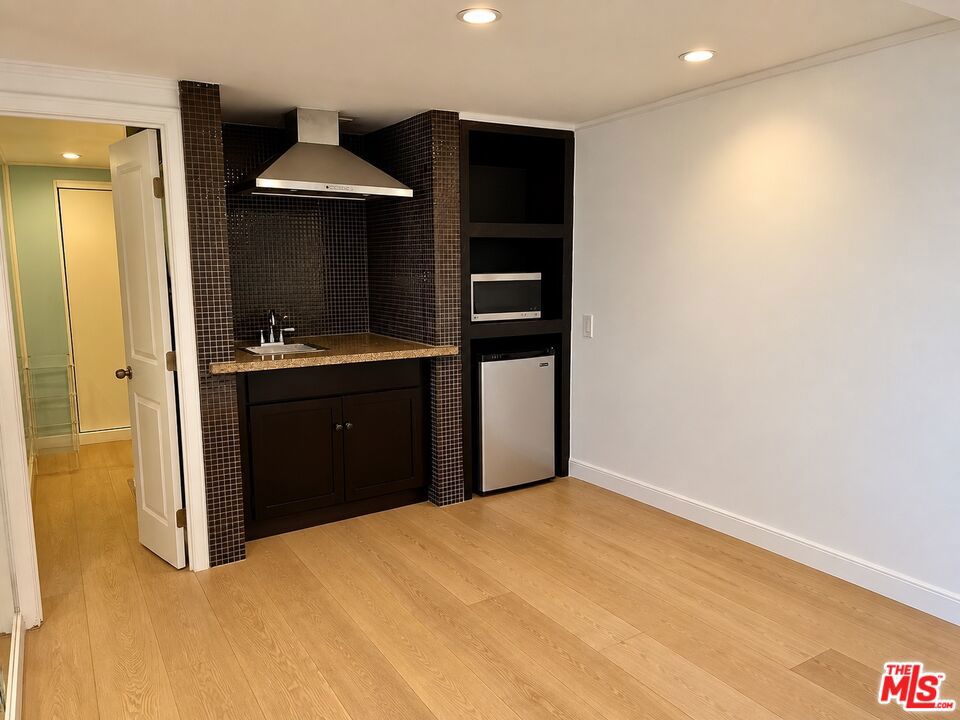 8380 Hollywood Boulevard Property Photo 25