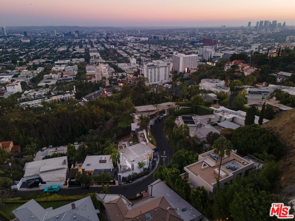 8380 Hollywood Boulevard Property Photo 31