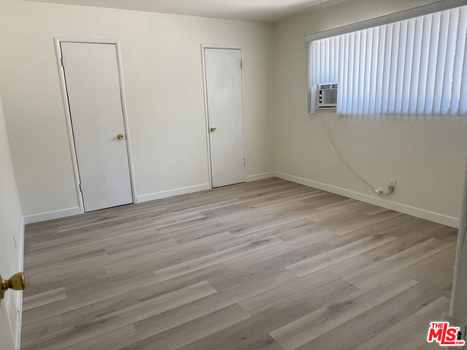 1470 S Sherbourne Drive 4 Property Photo 3