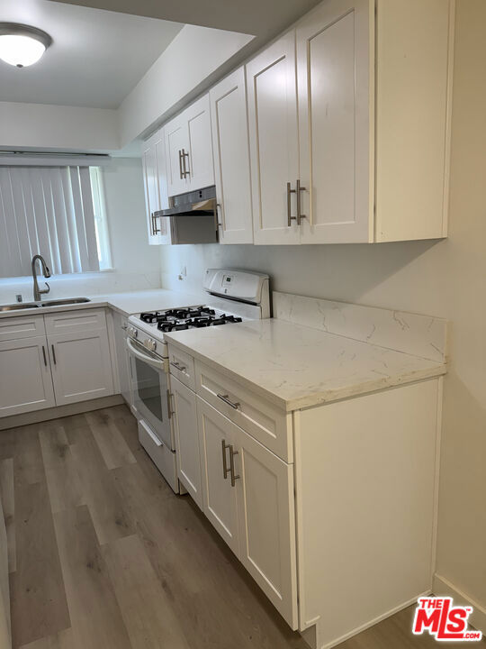 1470 S Sherbourne Drive 4 Property Photo 7