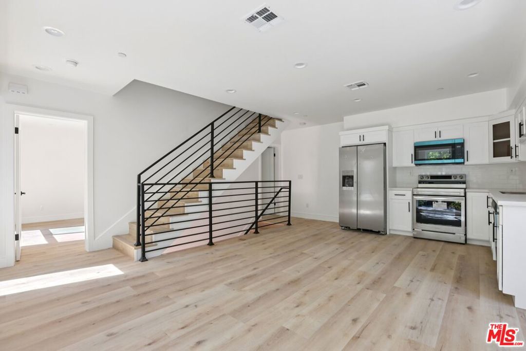 2111 Holly Drive Property Photo 1
