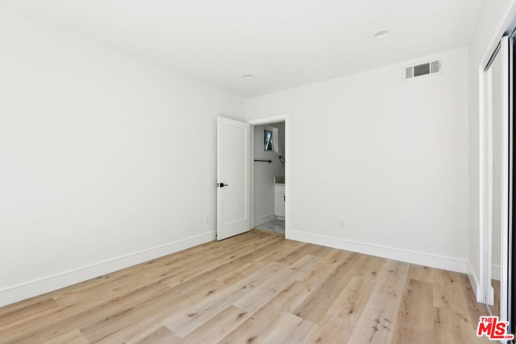 2111 Holly Drive Property Photo 5