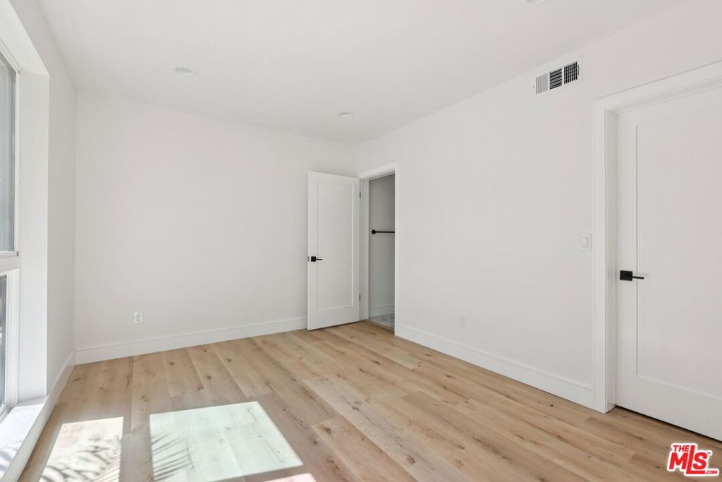 2111 Holly Drive Property Photo 12