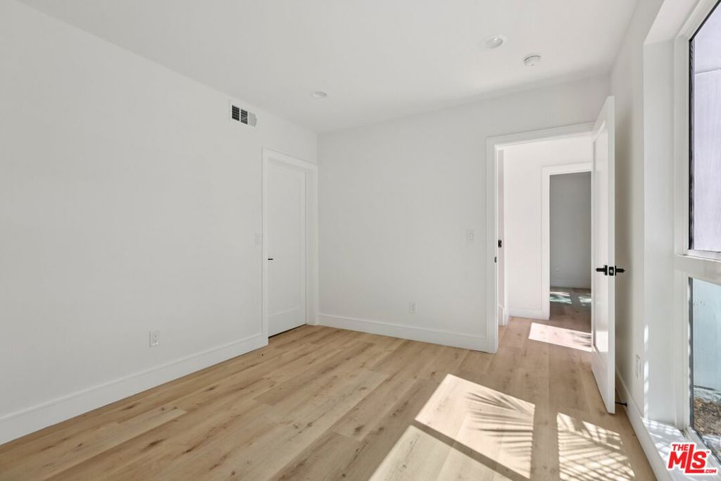 2111 Holly Drive Property Photo 13