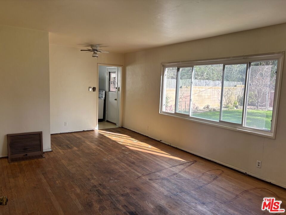 5534 W 76th Street Property Photo 3