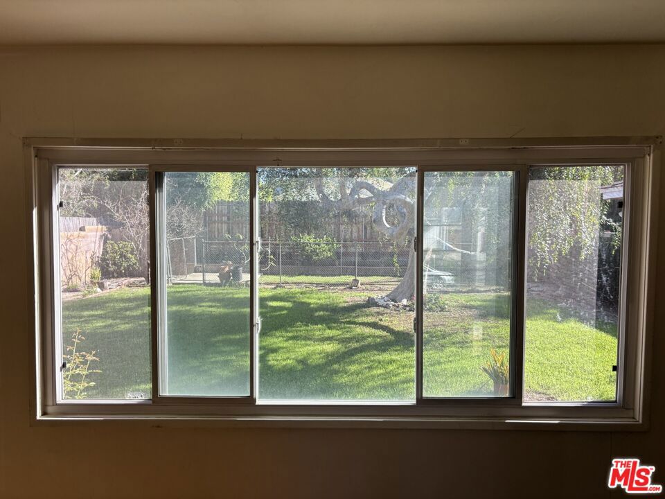 5534 W 76th Street Property Photo 4