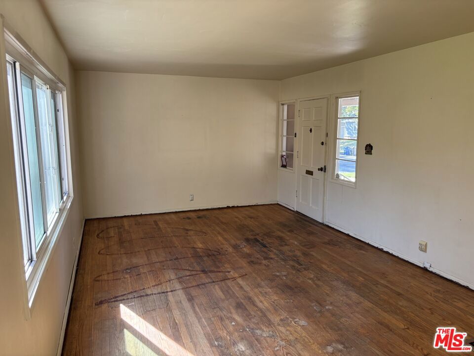 5534 W 76th Street Property Photo 5