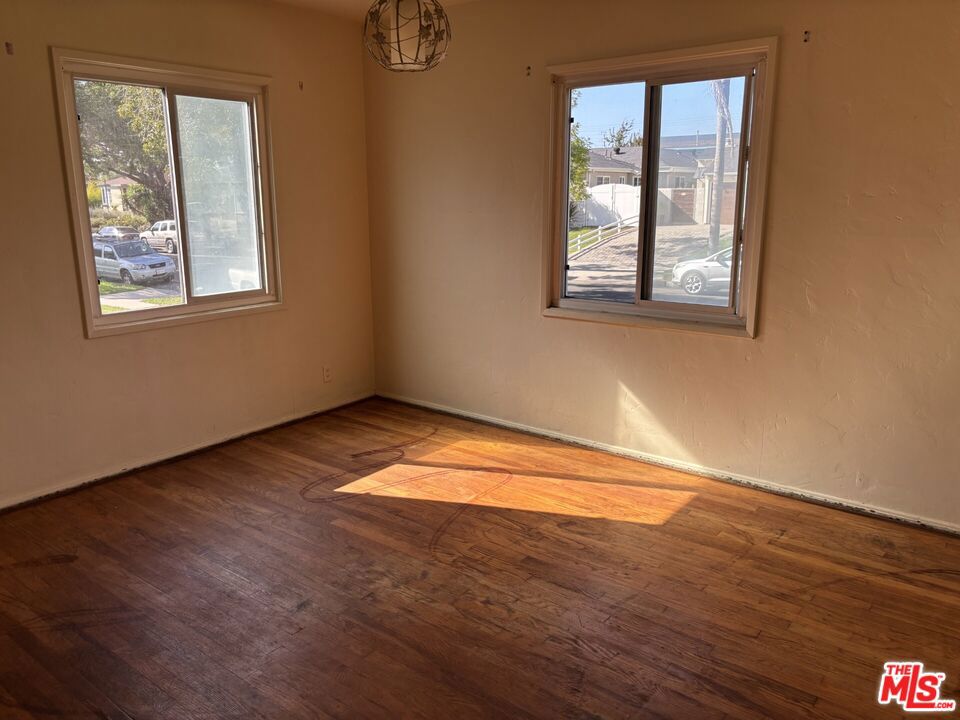5534 W 76th Street Property Photo 8