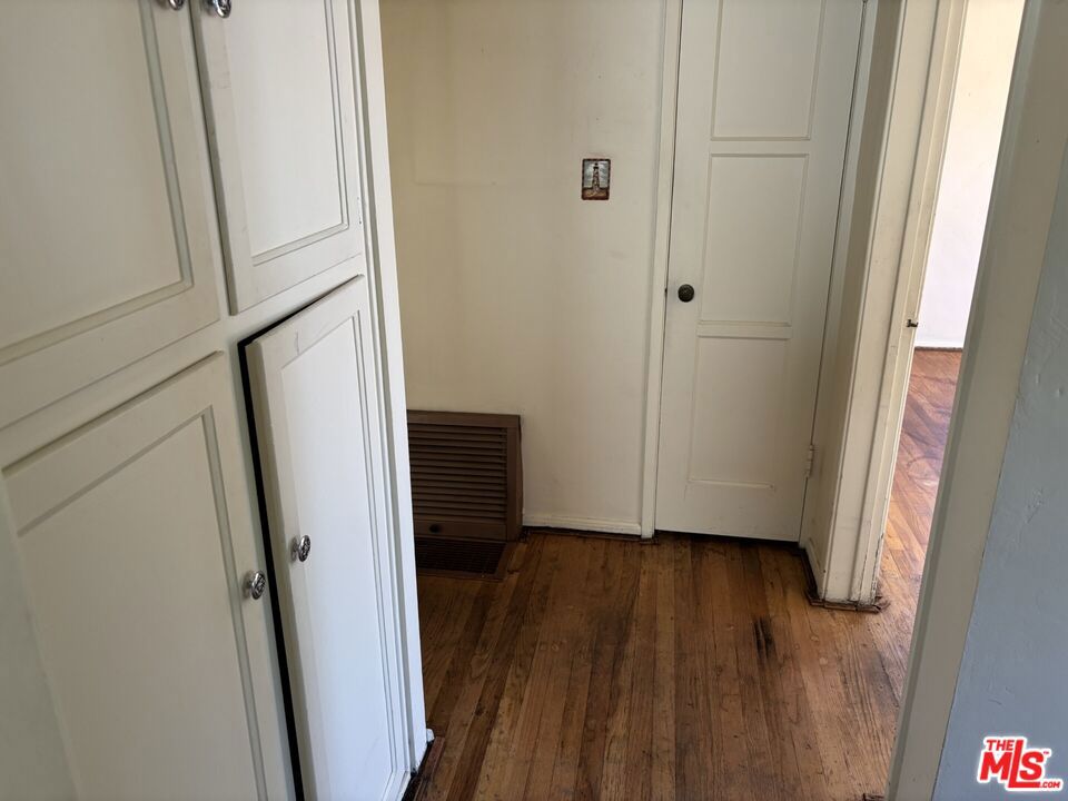 5534 W 76th Street Property Photo 10