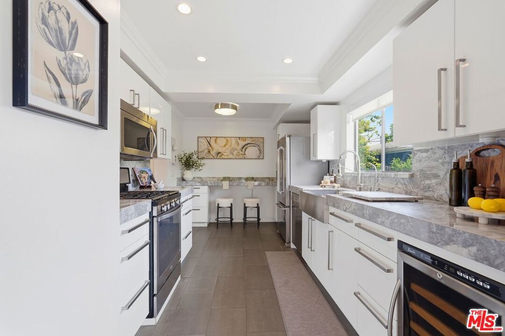 1613 Manning Avenue A Property Photo 3