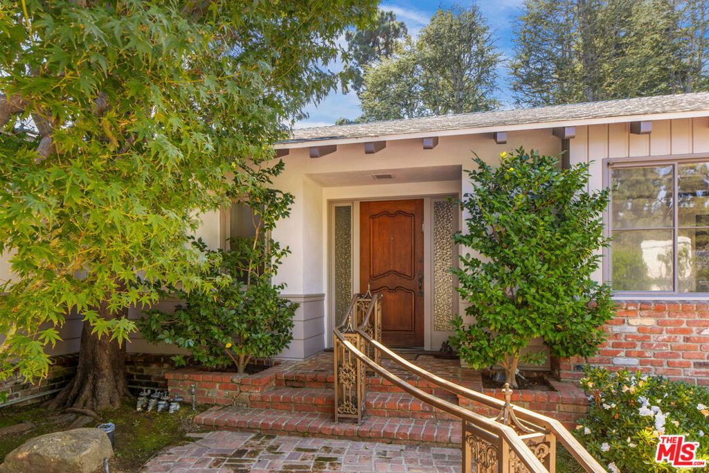 676 Elkins Road Property Photo 4