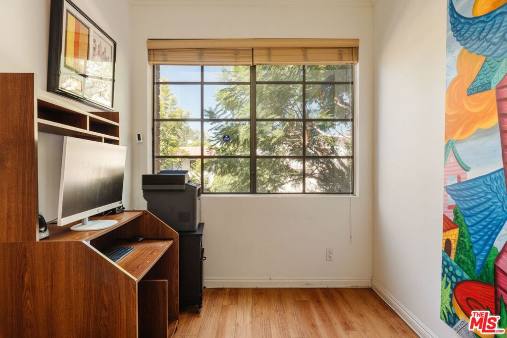 10336 Almayo Avenue 302 Property Photo 5