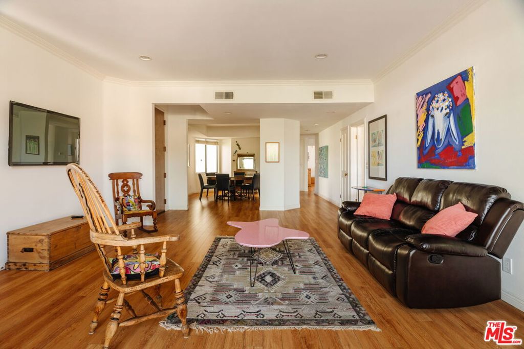 10336 Almayo Avenue 302 Property Photo 6