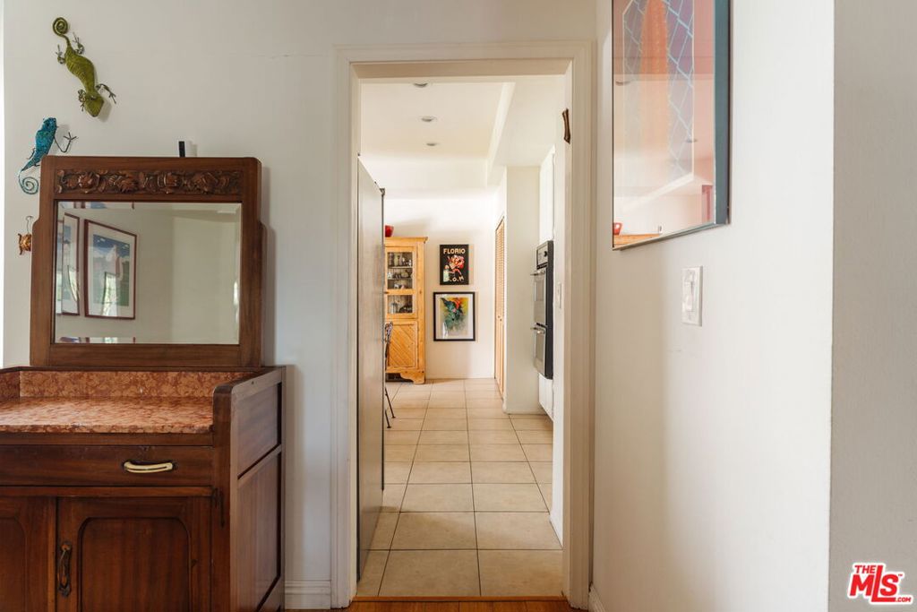 10336 Almayo Avenue 302 Property Photo 8