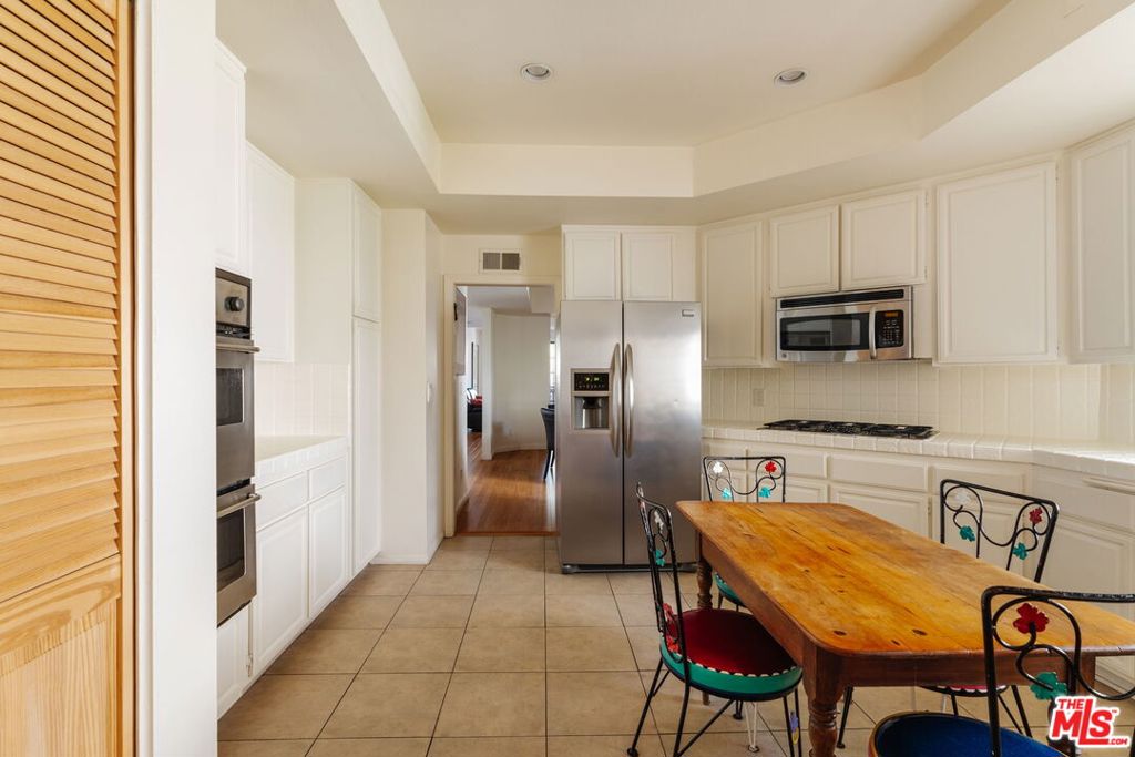 10336 Almayo Avenue 302 Property Photo 9