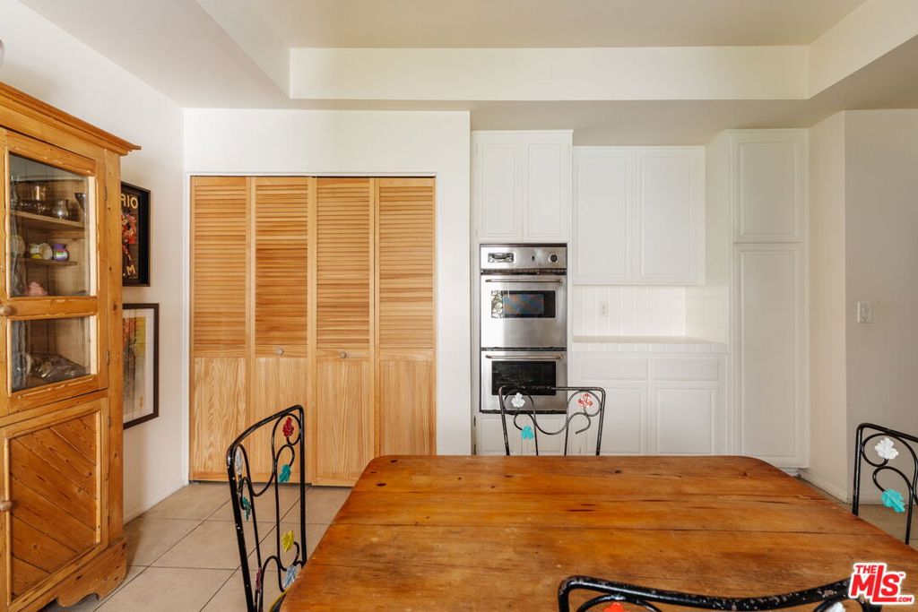 10336 Almayo Avenue 302 Property Photo 12
