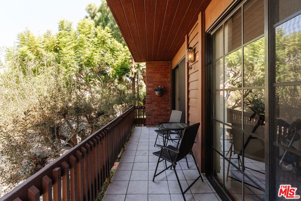 10336 Almayo Avenue 302 Property Photo 17