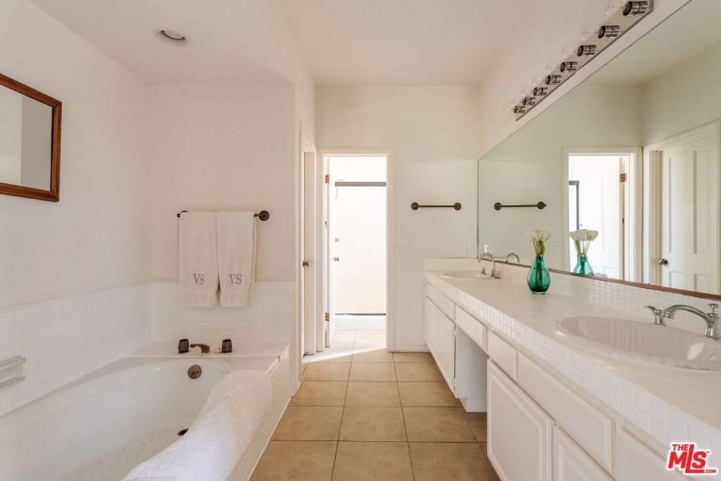 10336 Almayo Avenue 302 Property Photo 19