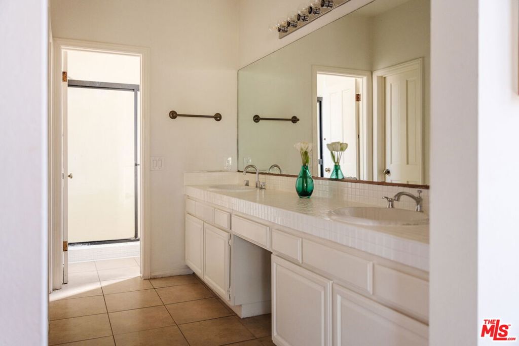 10336 Almayo Avenue 302 Property Photo 20