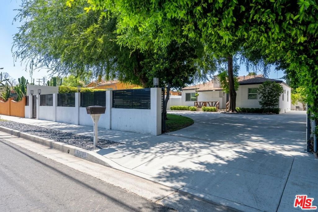 5409 Fallbrook Avenue Property Photo 1