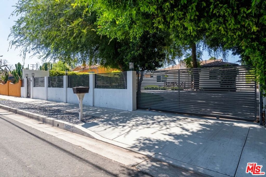 5409 Fallbrook Avenue Property Photo 2