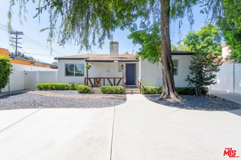 5409 Fallbrook Avenue Property Photo 5
