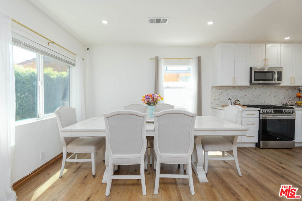 5409 Fallbrook Avenue Property Photo 8