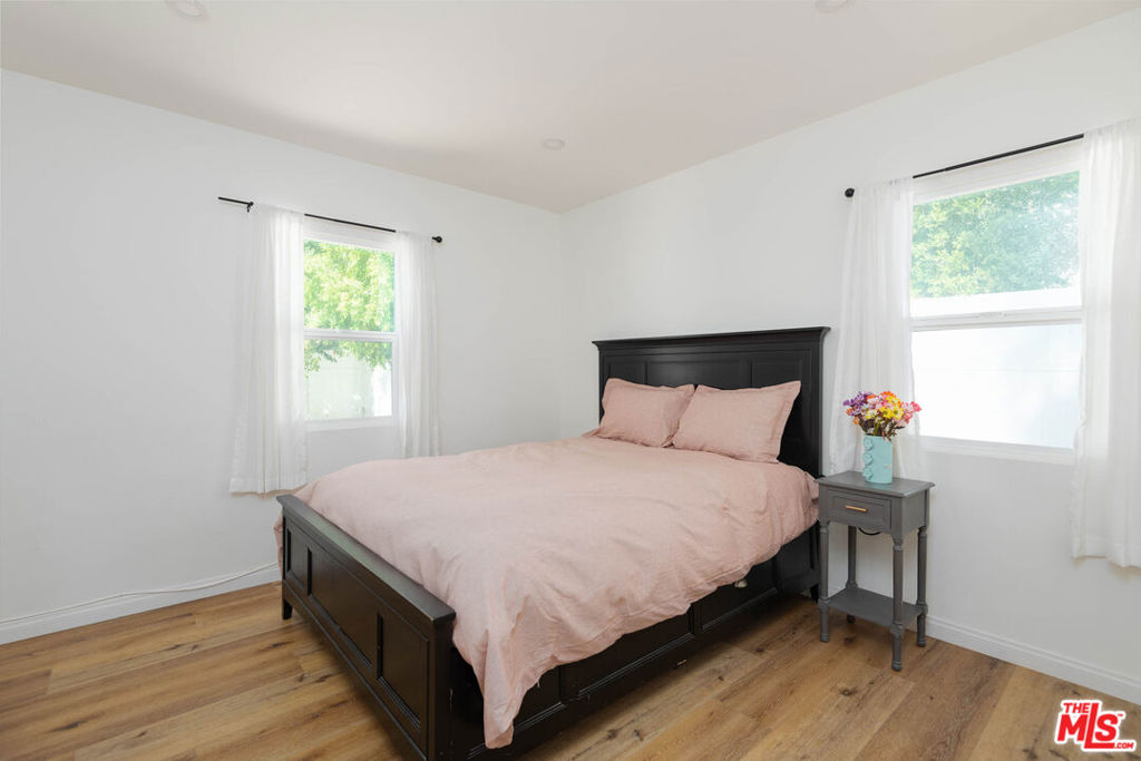 5409 Fallbrook Avenue Property Photo 16