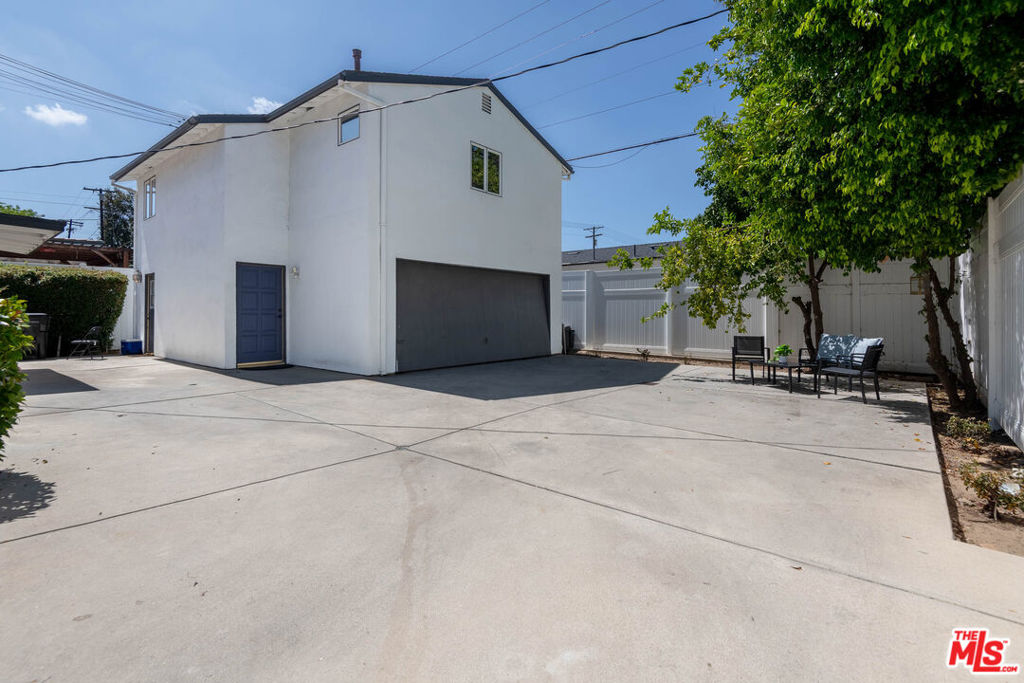 5409 Fallbrook Avenue Property Photo 26