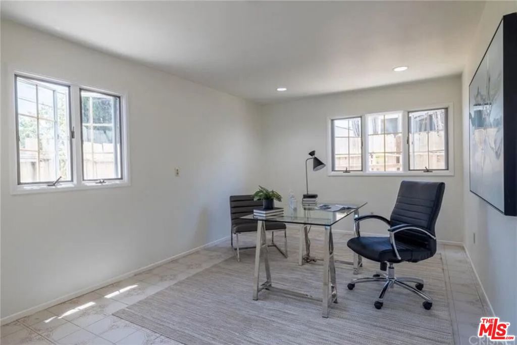 5409 Fallbrook Avenue Property Photo 28