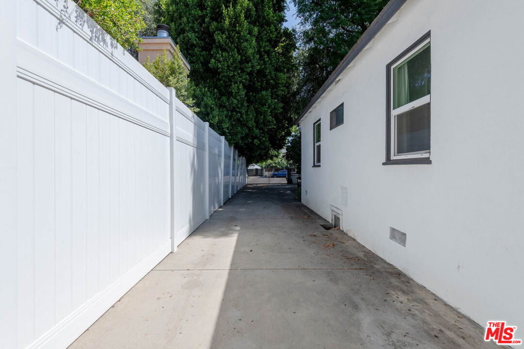 5409 Fallbrook Avenue Property Photo 43