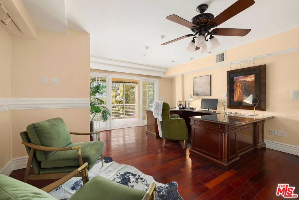 4615 White Oak Place Property Photo 8