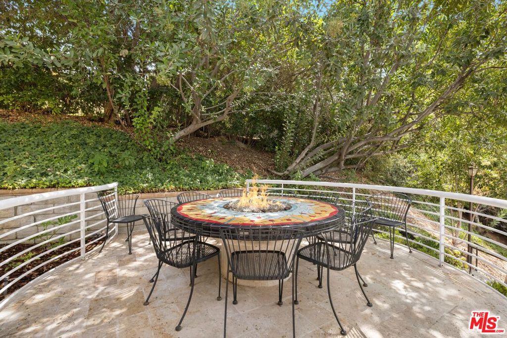 4615 White Oak Place Property Photo 11