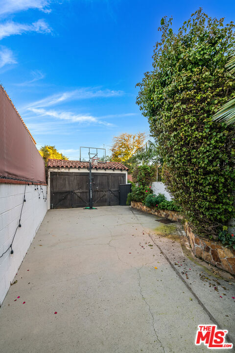 4432 Forman Avenue Property Photo 53